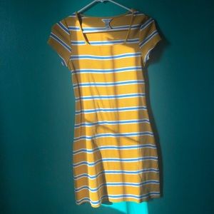 ✨Arizona Jean co mustard body con dress 👗 ✨